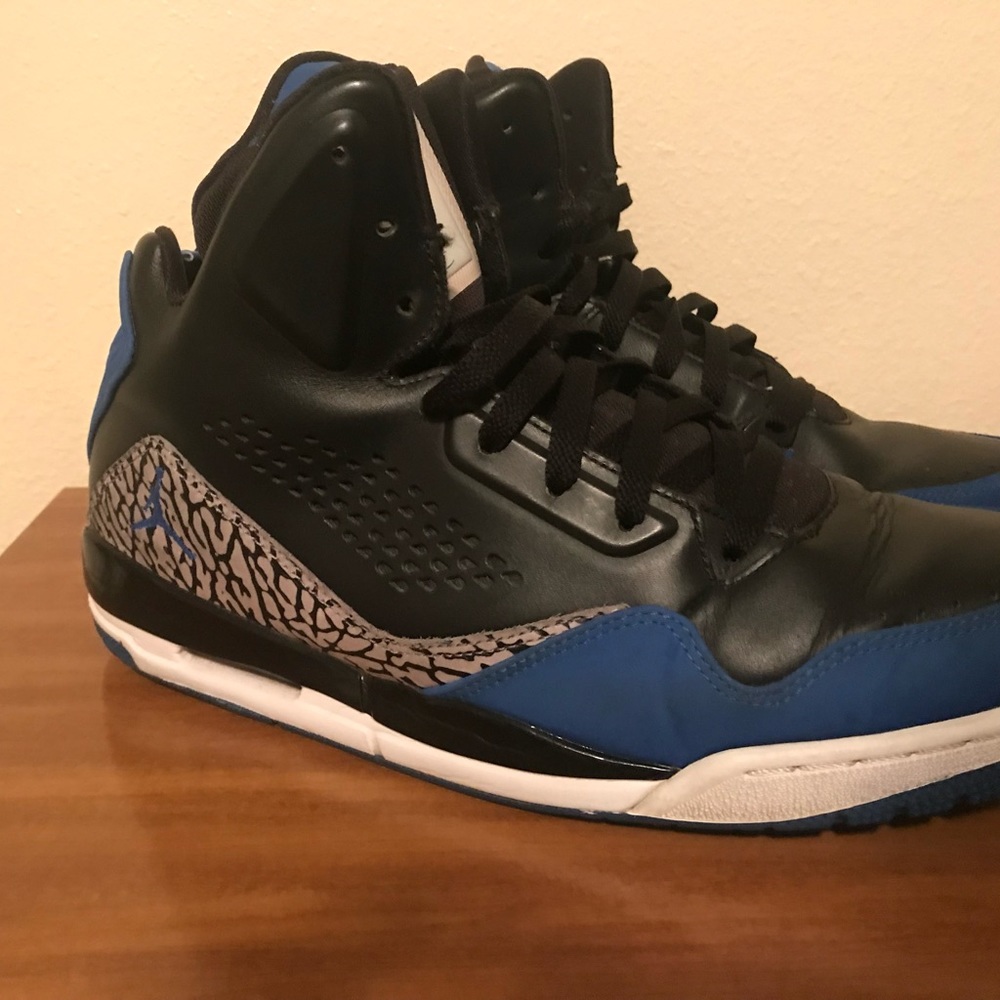 Jordan Sneakers - Picture 2 of 2